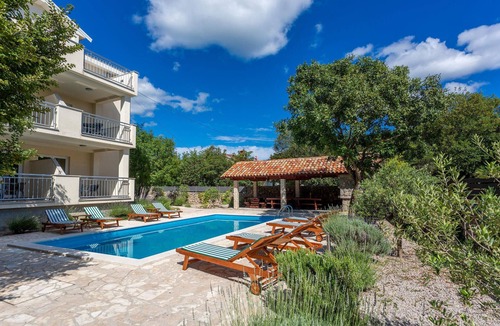 Krk Apartment | Gorgeous apartment in Pinezici with WiFi