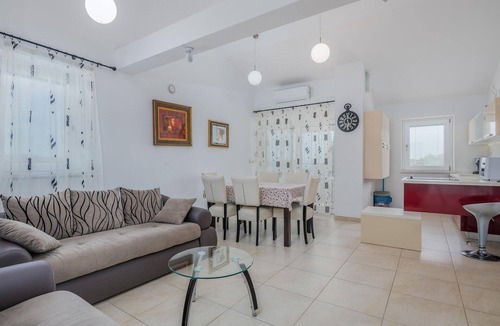 Salatic Apartment | Gorgeous apartment in Salatici