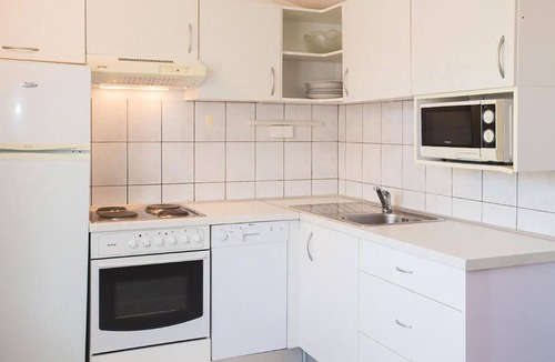 Kampor Apartment | Gorgeous apartment in Kampor with sauna