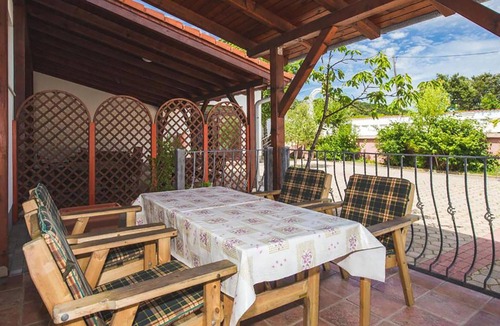 Kampor Apartment | Gorgeous apartment in Kampor with sauna