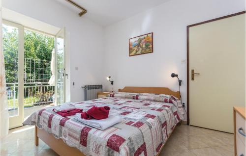 Lovrecica Apartment | Gorgeous Apartment In Lovrecica With Wifi