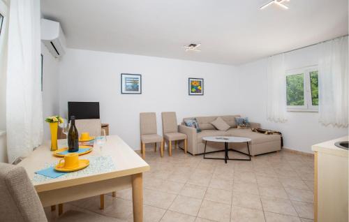 Sveti Ivan Dobrinjski Apartment | Gorgeous Apartment In Malinska With Swimming Pool