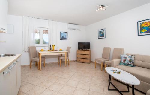 Sveti Ivan Dobrinjski Apartment | Gorgeous Apartment In Malinska With Swimming Pool