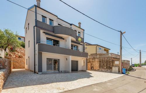 Prizna Apartment | Gorgeous Apartment In Prizna With Wifi
