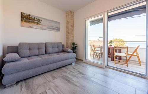 Prizna Apartment | Gorgeous Apartment In Prizna With Wifi