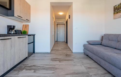 Prizna Apartment | Gorgeous Apartment In Prizna With Wifi