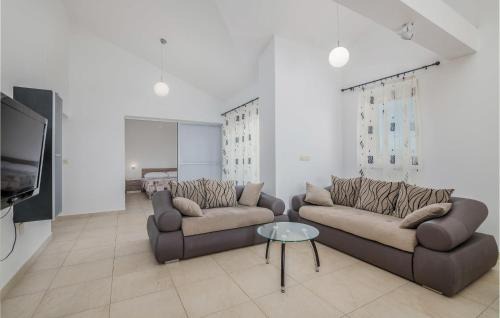Salatic Apartment | Gorgeous Apartment In Salatici