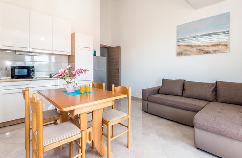 Srima Apartment | Gorgeous apartment in Srima with WiFi