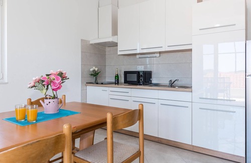 Srima Apartment | Gorgeous apartment in Srima with WiFi