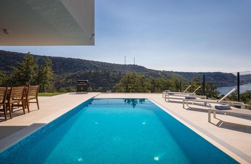 Bakarac House | Gorgeous home in Bakarac with private swimming pool, can be inside or outside