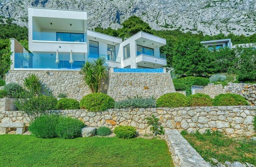 Bast House | Gorgeous home in Baska Voda with WiFi