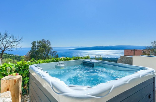 Bast House | Gorgeous home in Baska Voda with WiFi