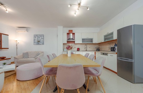 Sukosan House | Gorgeous home in Galovac