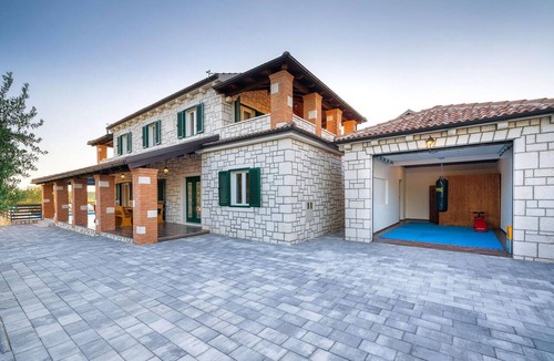 Ladevci House | Gorgeous home in Ladevci
