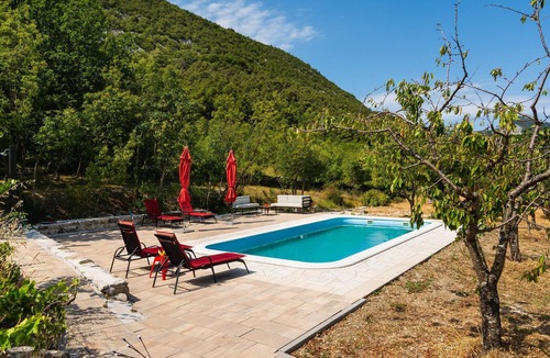 Kucice House | Gorgeous home in Omis