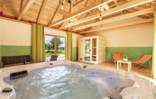 Plaski House | Gorgeous Home In Plaski With Sauna