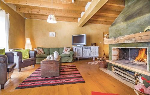 Plaski House | Gorgeous Home In Plaski With Sauna