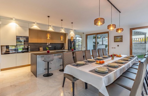 Pomer House | Gorgeous home in Pomer with sauna