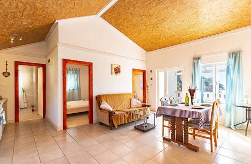 Pupnat House | Gorgeous home in Pupnat with house sea view