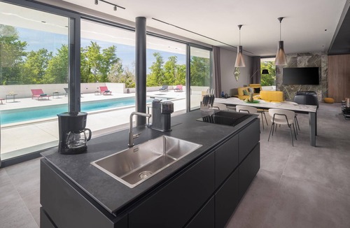 Sterna House | Gorgeous home in Sterna