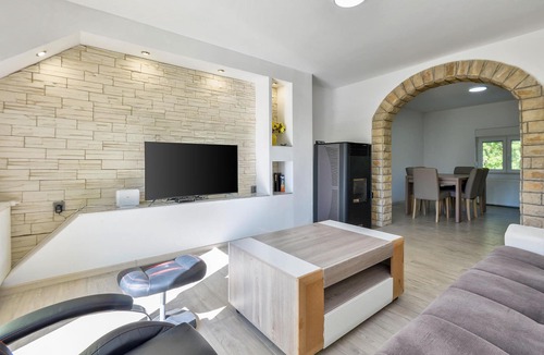 Lovinac House | Gorgeous home in Stikada with sauna
