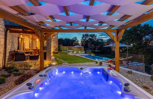 Jakovici House | Gorgeous home in Tinjan