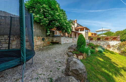 Jakovici House | Gorgeous home in Tinjan