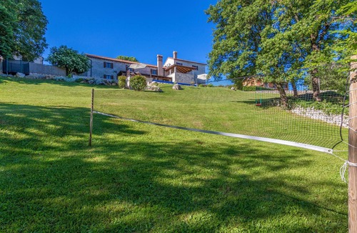Jakovici House | Gorgeous home in Tinjan