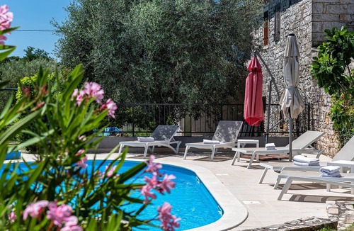 Farini House | Gorgeous home in Visnjan with private swimming pool, can be inside or outside