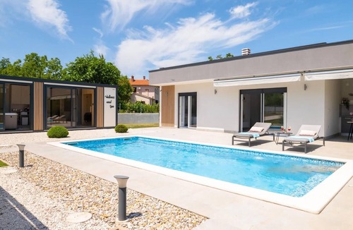 Zupanici House | Gorgeous home in Zupanici with sauna