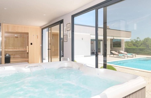 Zupanici House | Gorgeous home in Zupanici with sauna