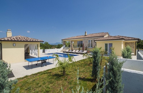 Rogocana Villa | Gorgeous Villa Land with Private Pool