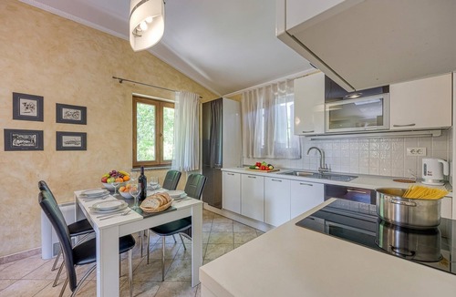 Gracisce Apartment | Grad Inn Apt Rosemary with Pool, Gračišče, Slovenia