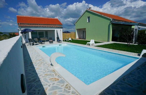 Velim Villa | Green Escape Holiday House by Villas Guide
