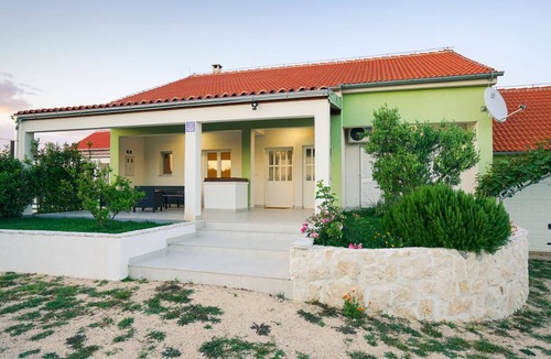 Velim Villa | Green Escape Holiday House by Villas Guide