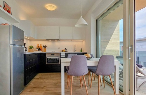 Novigrad Apartment | Green Oasis mit Schwimmbad by Interhome