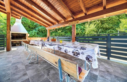Selnica House | Greenwood Retreat With Hot Tub & Sauna, Sveti Martin na Muri, Croatia