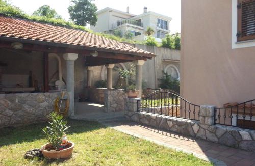 Malinska-Dubasnica Apartment | Guarda alla vita