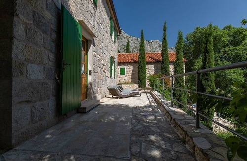 Borak Apartment | Guest House 'Villa Bugenvilija - Pet Friendly' with Private Pool, Wi-Fi and Air Conditioning