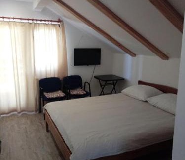 Jezerce House | Guesthouse Marton