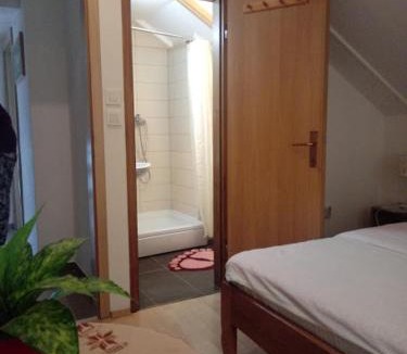 Jezerce House | Guesthouse Marton