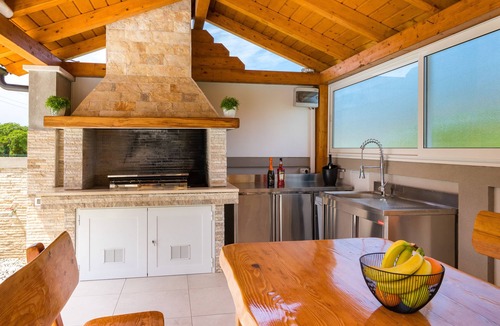 Vodnjan Villa | Hacienda Del Campo a villa with private bouncy castle for children