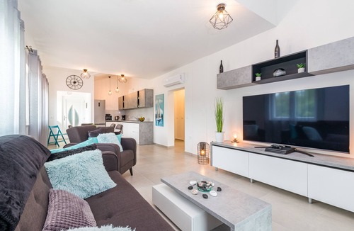 Vodnjan Villa | Hacienda Del Campo a villa with private bouncy castle for children