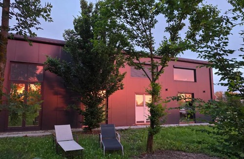 Sveti Đurđ House | Hangar Hangout by the Lake