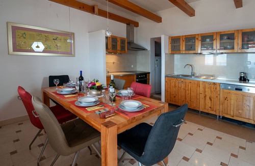 Mravince House | Haus in Mravince mit Whirlpool und Garten by Interhome