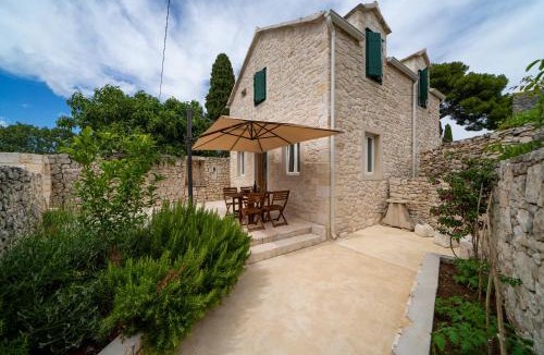 Donji Humac Villa | Heritage Island Escape - Casa Bola- Boutique Retreat