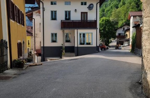 Podmelec House | Hiša Nad Reko Baca