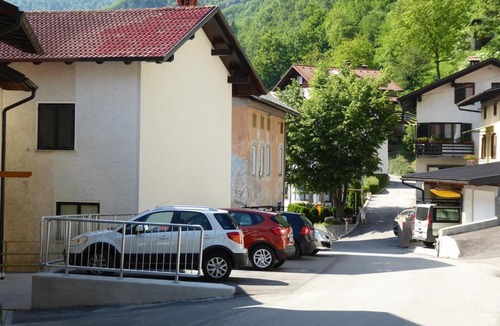 Podmelec House | Hiša Nad Reko Baca