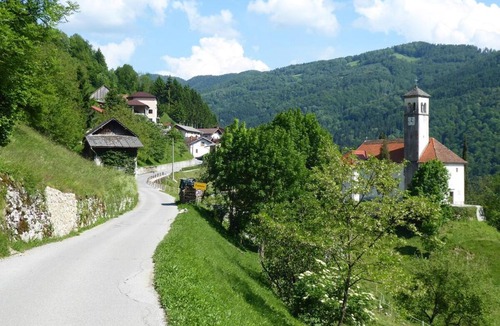 Podmelec House | Hiša Nad Reko Baca