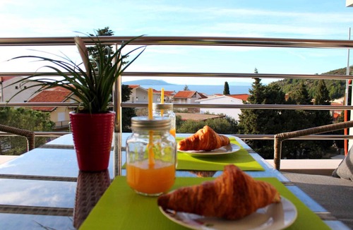 Podaca Apartment | Holiday apartment 100 m to the beach and with air conditioning